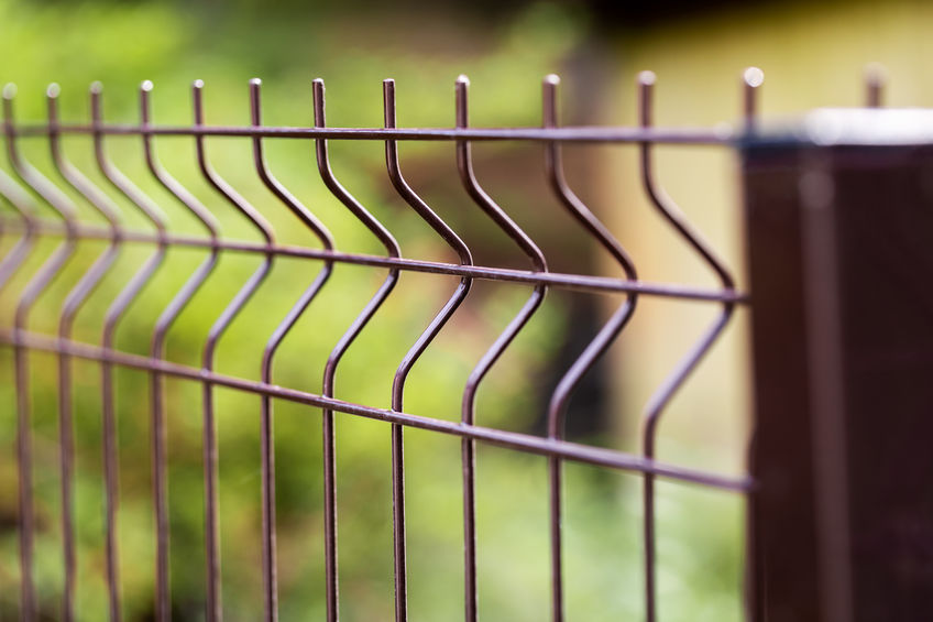 Mesh panel fencing